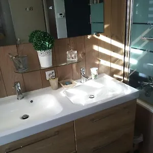 Dans Jolie Maison Avec Jardin Au Calme Séjour chez l'habitant