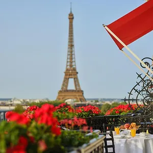 Plaza Athenee - Dorchester Collection France