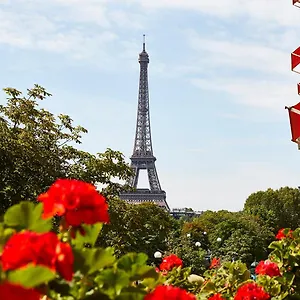 Plaza Athenee - Dorchester Collection France